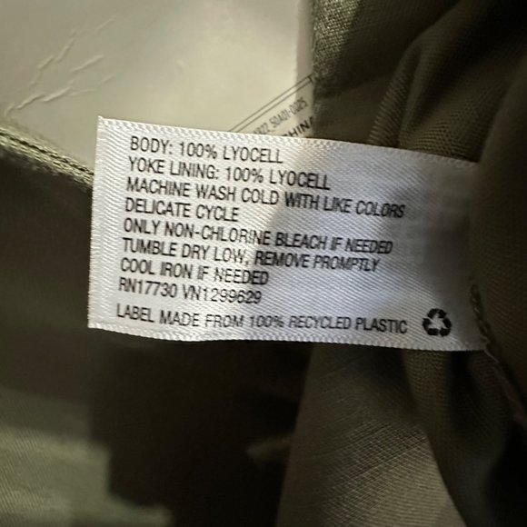 Knox Rose NWT women's size XL army green long sleeve button front v neck top - Picture 8 of 9